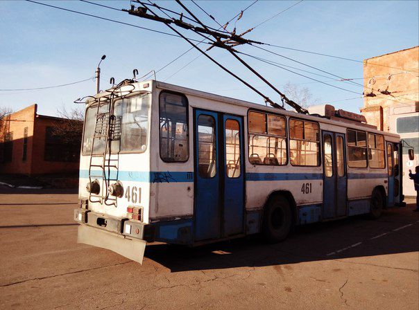 Волонтери і тролейбус